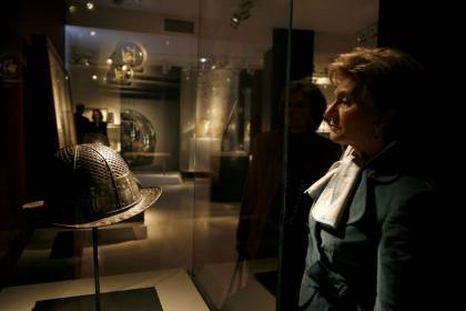 Mrs. Cavaco Silva visits Jorge Welsh's gallery in Lisbon