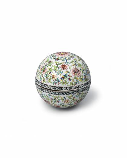 Painted enamel spherical container - Copper decorated with polychrome enamels and gold